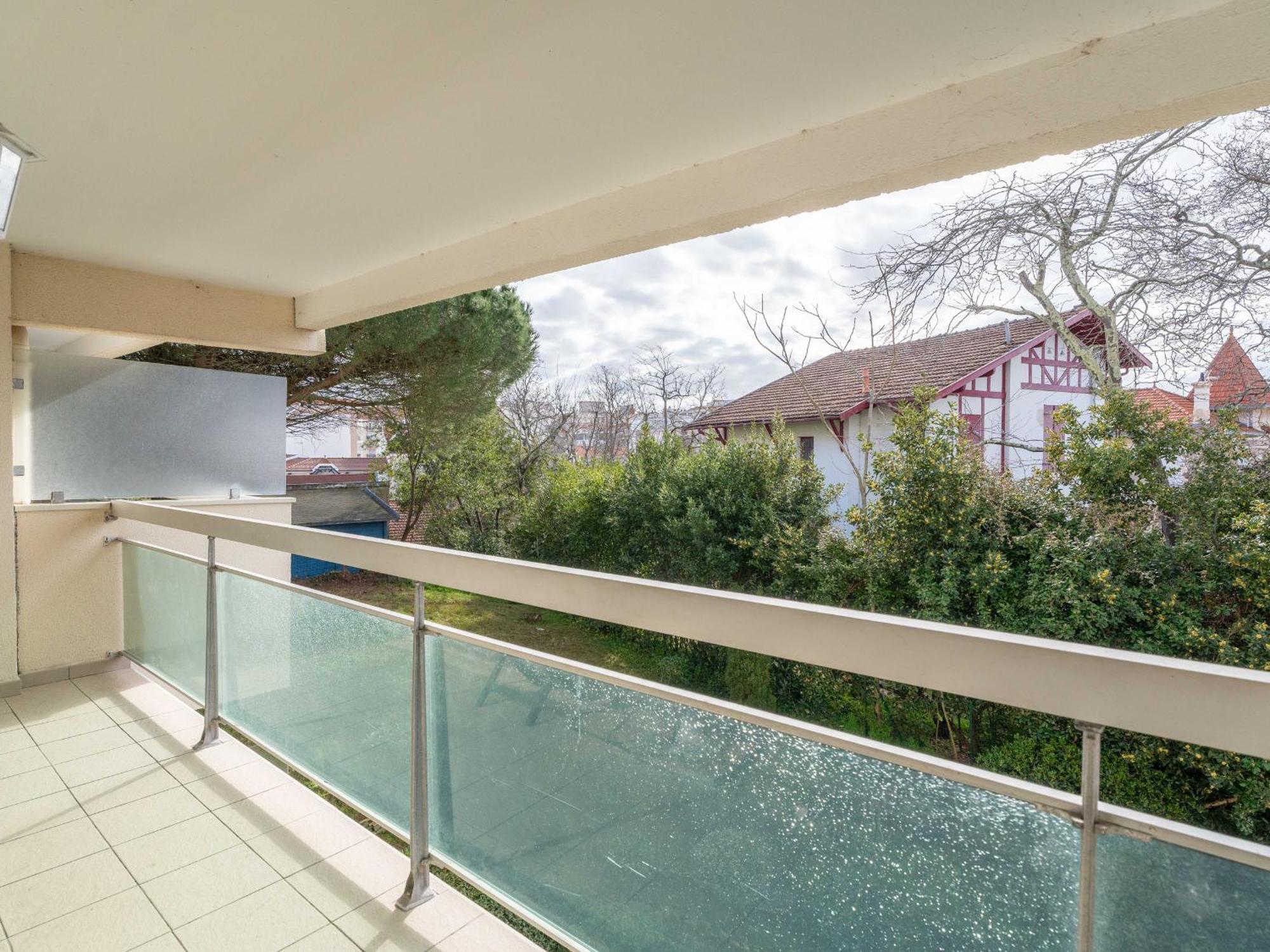 Apartment Proche & Casino Avec Balcon Et Parking Prive, - Fr-1-319-110