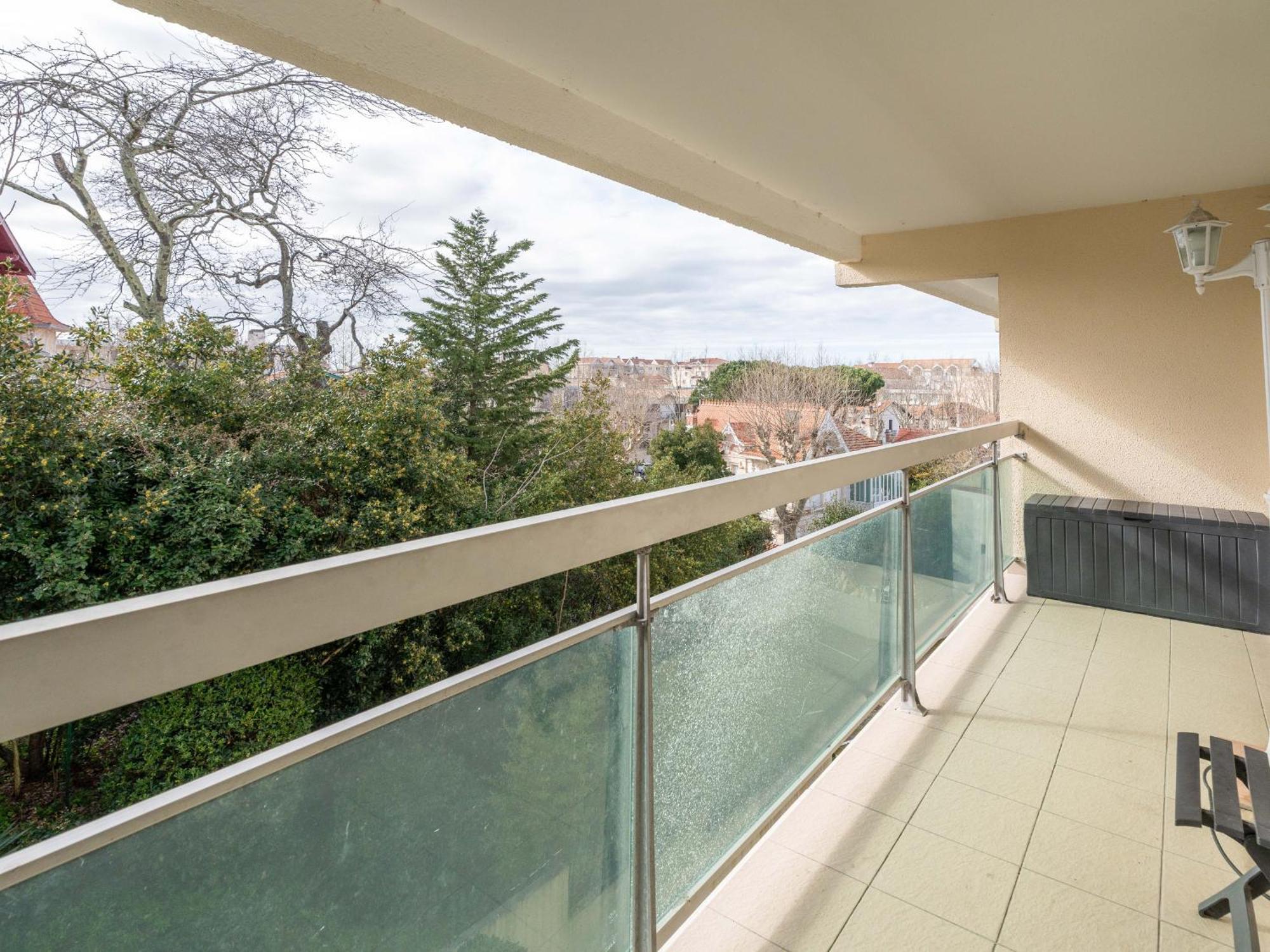 Proche & Casino Avec Balcon Et Parking Prive, - Fr-1-319-110 Apartment *