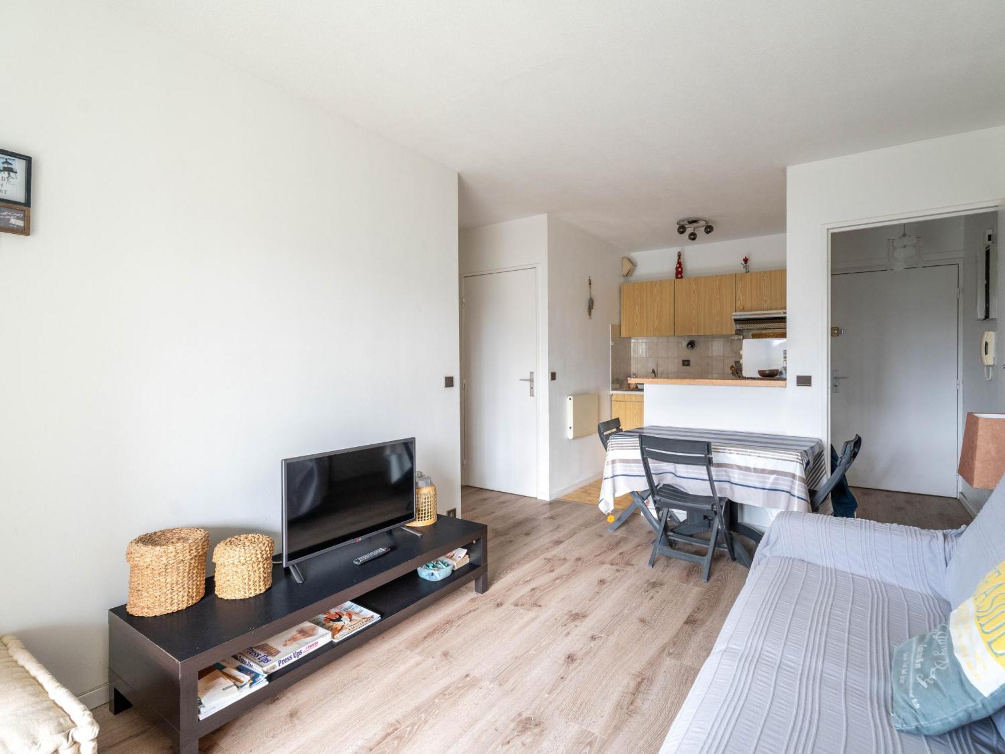 Proche & Casino Avec Balcon Et Parking Prive, - Fr-1-319-110 Apartment